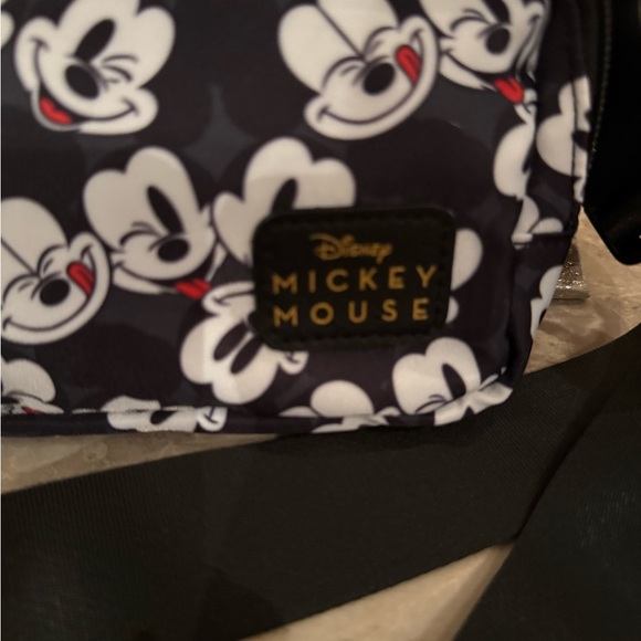 🖤NWT 🖤 Disney Mickey Mouse Black Crossbody Bag - Picture 3 of 9